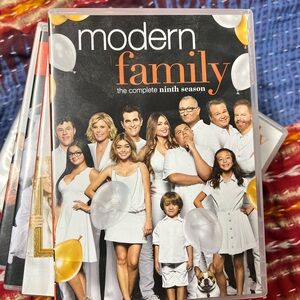 Modern Family Complete Ninth Season DVD